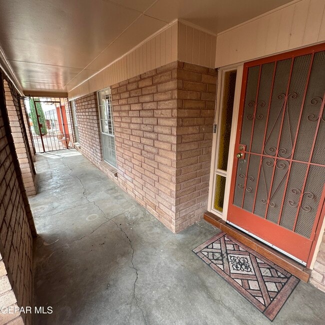 3304 Old Spanish Trail in El Paso, TX - Building Photo - Building Photo