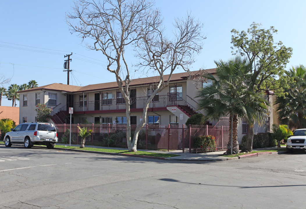 2290 Locust Ave in Long Beach, CA - Foto de edificio