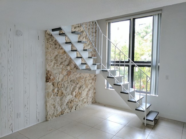 24 Calabria Ave-Unit -05 in Coral Gables, FL - Building Photo - Building Photo
