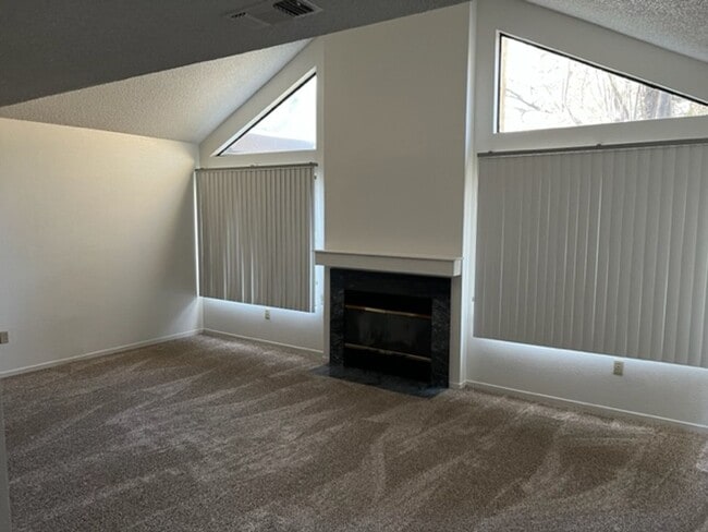 22 Sierra Lakeside Ln in Chico, CA - Building Photo - Building Photo