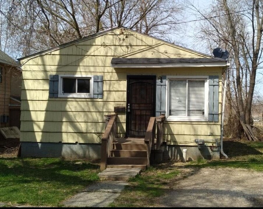 722 Barrie Ave in Flint, MI - Building Photo