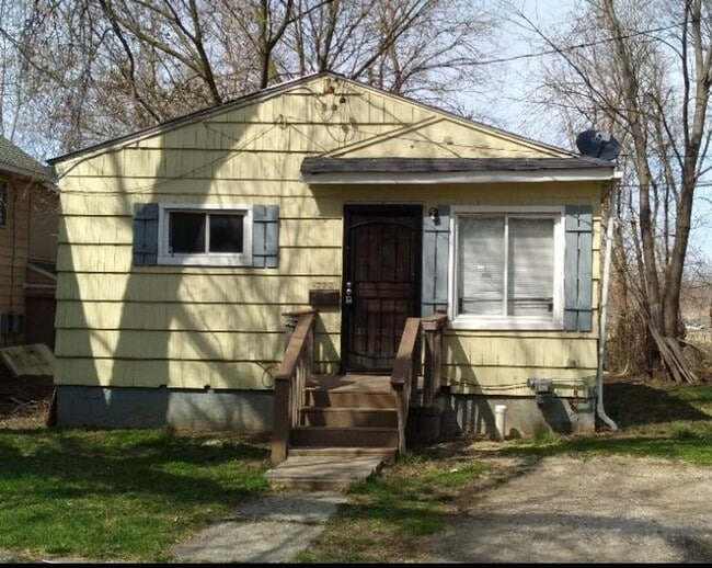 property at 722 Barrie Ave