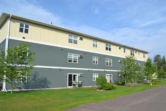 14th Street Apartments in Cloquet, MN - Foto de edificio - Building Photo