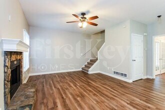 215 Winfair Dr in Tyrone, GA - Building Photo - Building Photo