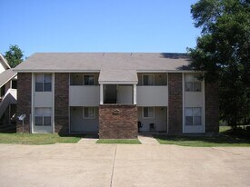 2615 Pecan Knoll St in Bryan, TX - Building Photo