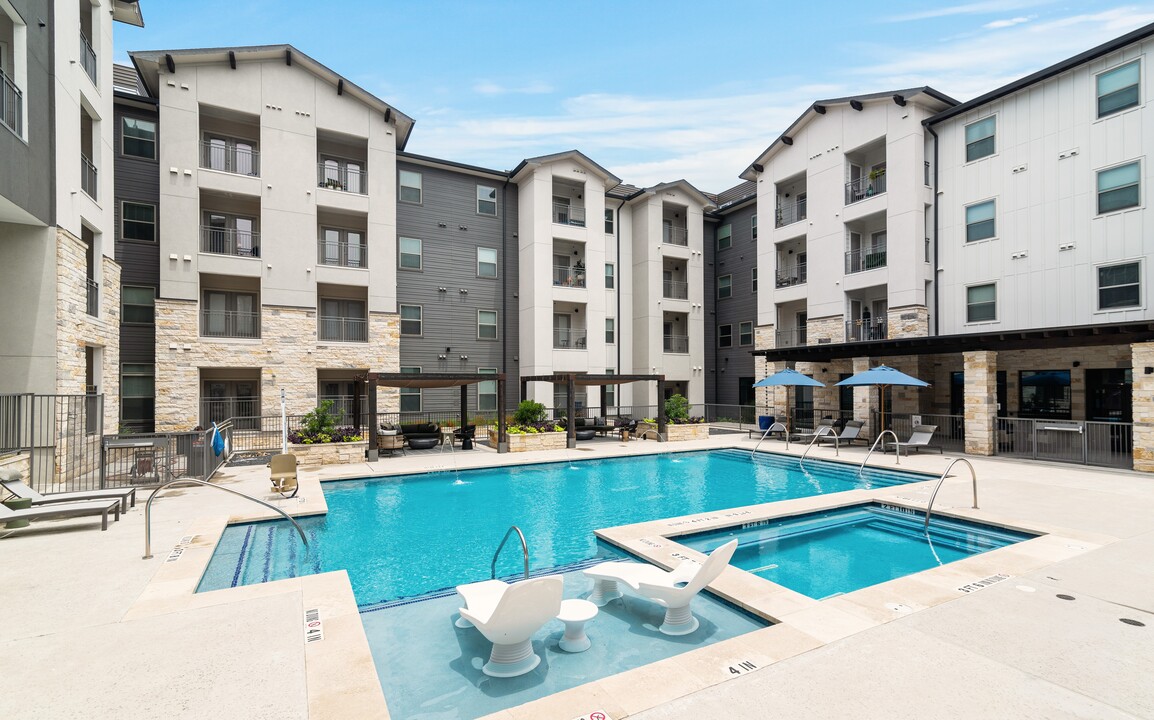 ArborView Circle C Ranch 62+ Active Adult in Austin, TX - Foto de edificio