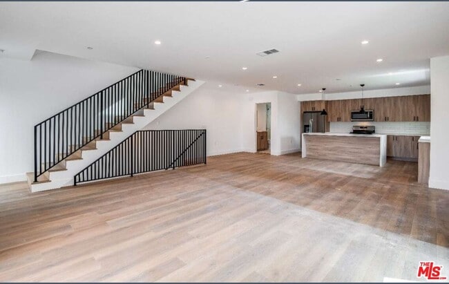 354 Newland St in Los Angeles, CA - Building Photo - Building Photo