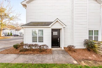 1513 Briar Creek Rd in Charlotte, NC - Building Photo - Building Photo