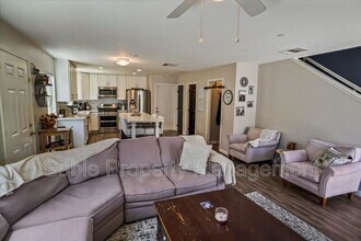21716 Doss Pl in Santa Clarita, CA - Building Photo - Building Photo