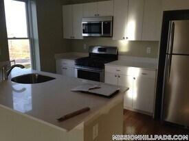 10 Roxbury St in Boston, MA - Building Photo