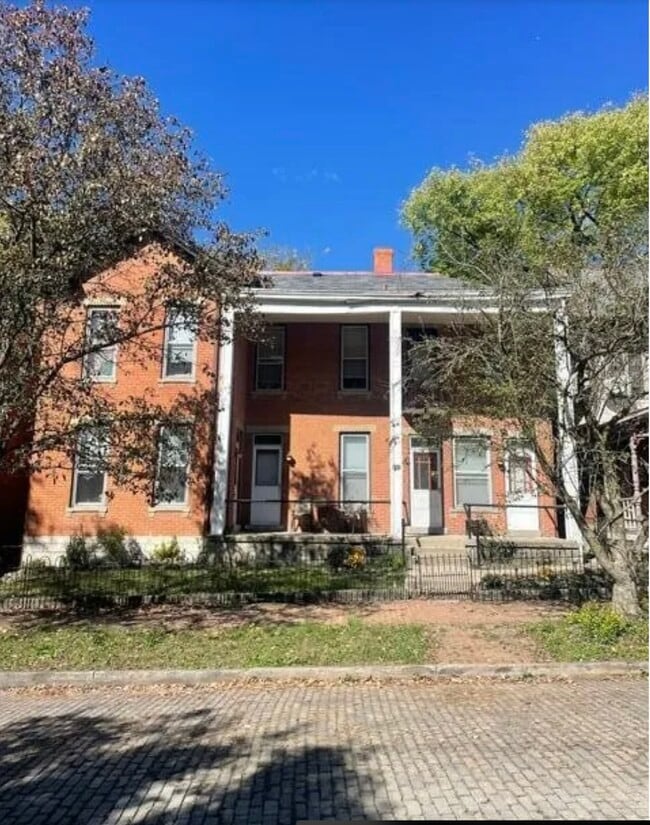 property at 90 E Lincoln St