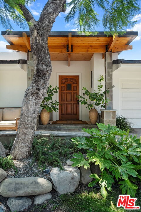 2529 Pesquera Dr in Los Angeles, CA - Building Photo - Building Photo