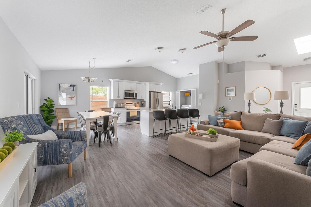 114 Sunny Oak Trail in Kissimmee, FL - Building Photo
