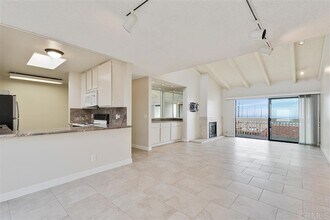 429 S Sierra Ave, Unit 334 in Solana Beach, CA - Building Photo - Building Photo