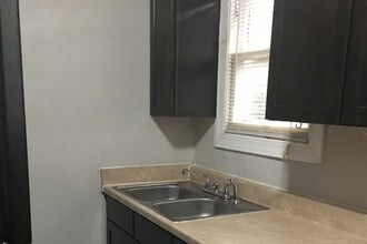 3113 Benelva Dr, Unit B in Austin, TX - Building Photo - Building Photo