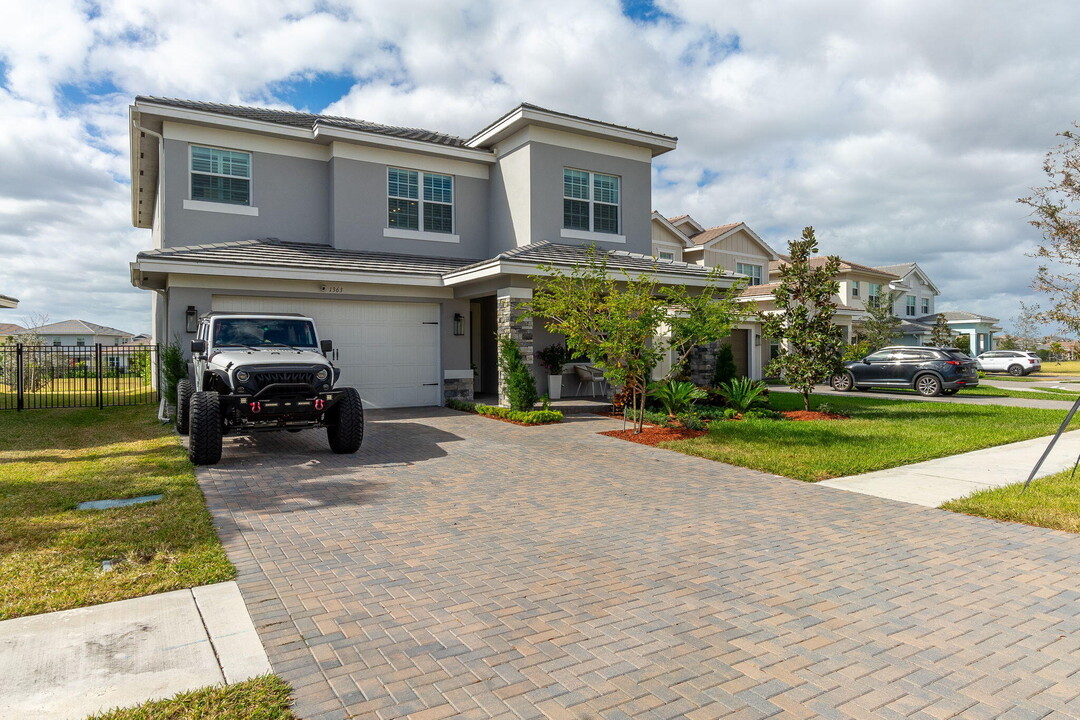 1363 Harvester Xing in Loxahatchee, FL - Building Photo