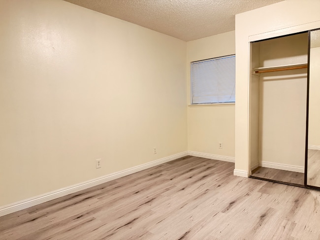 6802 Bonillo Dr in Las Vegas, NV - Building Photo - Building Photo