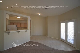 8316 W Ashkum Ave in Las Vegas, NV - Building Photo - Building Photo