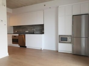 2300 Rue Tupper Rue in Montréal, QC - Building Photo - Building Photo