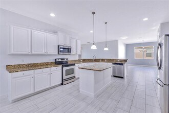 2151 Crosston Cir in Orlando, FL - Building Photo - Building Photo