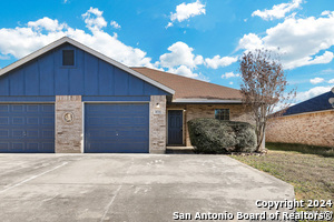 1076 Misty Acres Dr in New Braunfels, TX - Building Photo - Building Photo