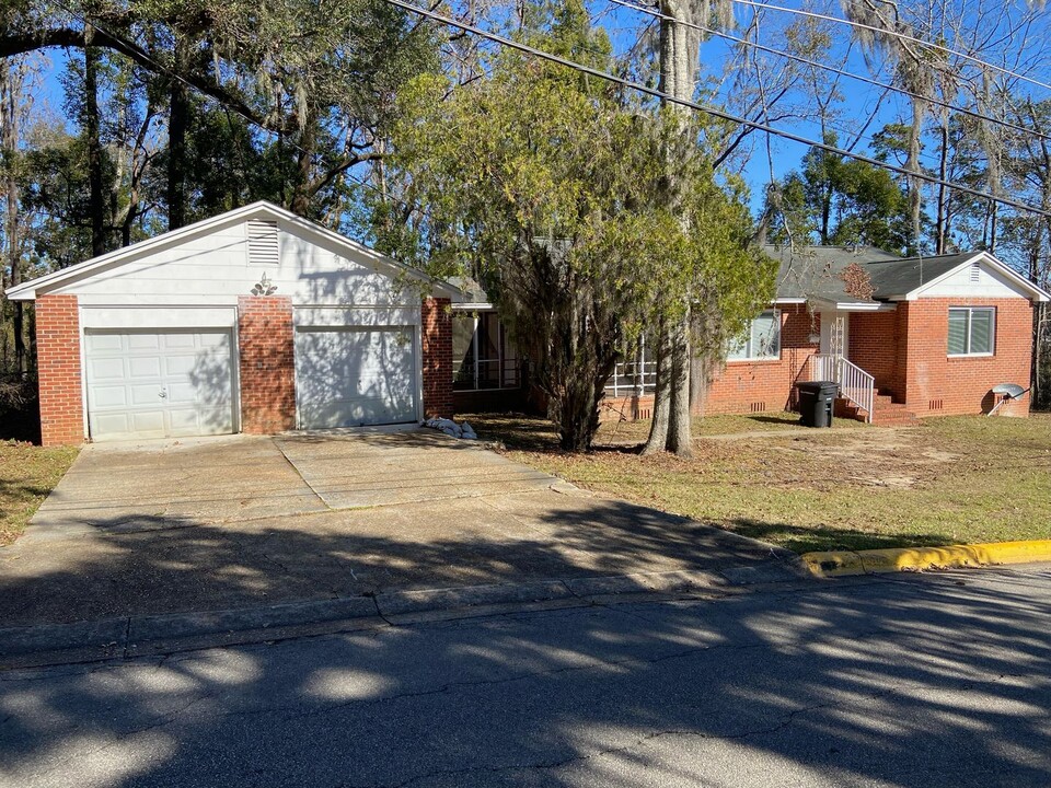 124 Barbourville Dr in Tallahassee, FL - Building Photo