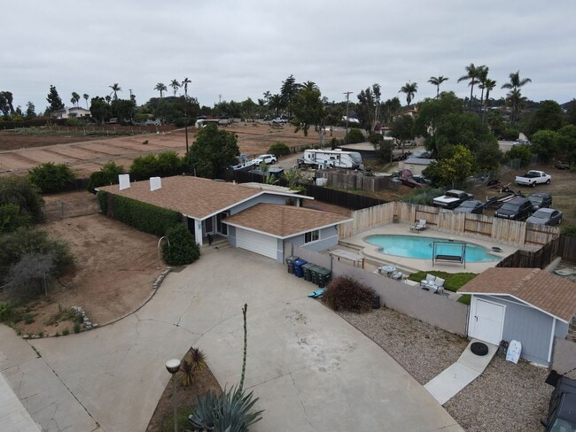 420 Osborne St in Vista, CA - Building Photo - Building Photo