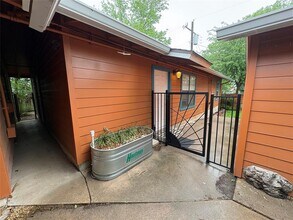 1011 Chesapeake Dr in Austin, TX - Building Photo - Building Photo