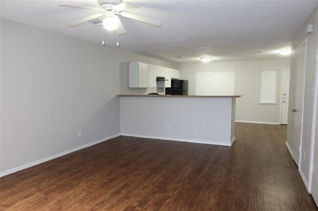 1830 River Crossing Cir in Austin, TX - Building Photo - Building Photo