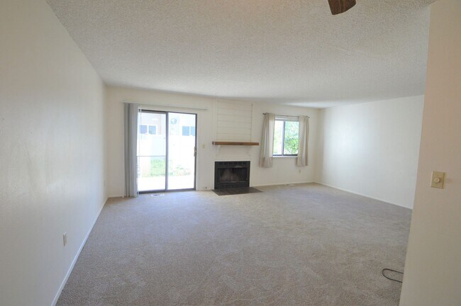 2027 Gyros Cir in Lafayette, CO - Foto de edificio - Building Photo