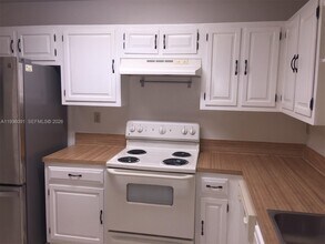 11527 SW 64th St in Miami, FL - Building Photo - Building Photo