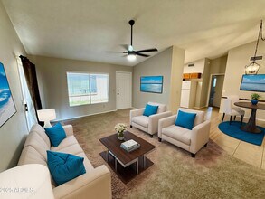 10807 W Ruth Ave in Peoria, AZ - Foto de edificio - Building Photo