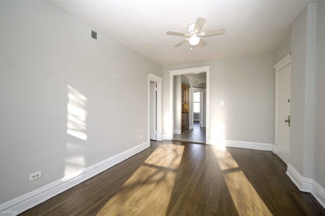3572 W Cortland St-Unit -Apt 1E in Chicago, IL - Foto de edificio - Building Photo