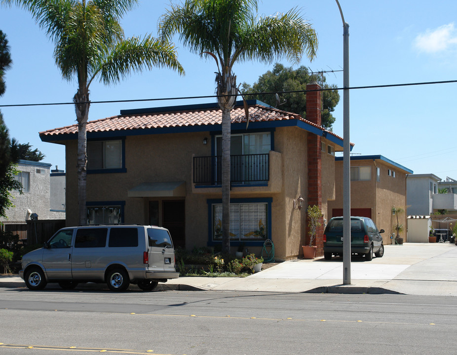 16672 Algonquin St in Huntington Beach, CA - Building Photo