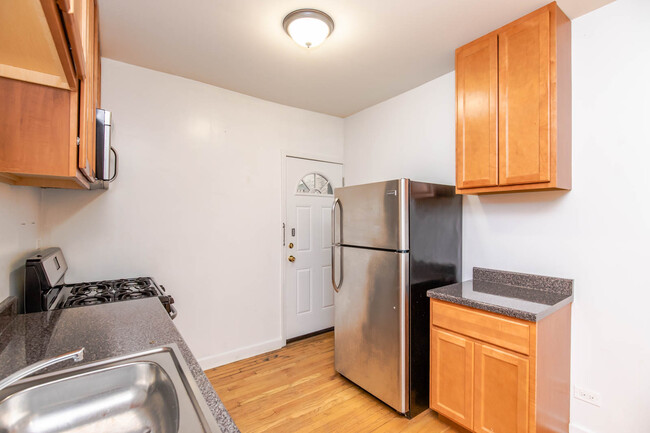 3406 W Berteau Ave-Unit -3406-1 in Chicago, IL - Building Photo - Building Photo