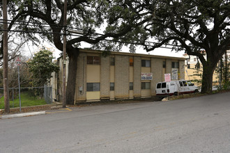 Lindsay Oaks Apartments in San Marcos, TX - Building Photo - Building Photo