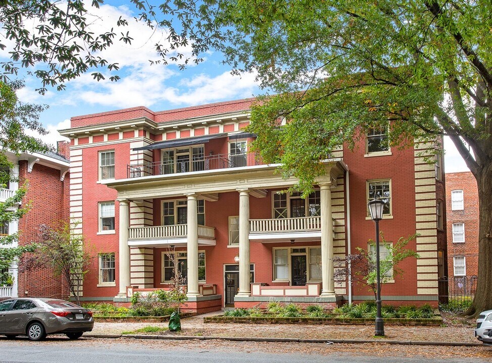 2806 Monument Ave in Richmond, VA - Building Photo