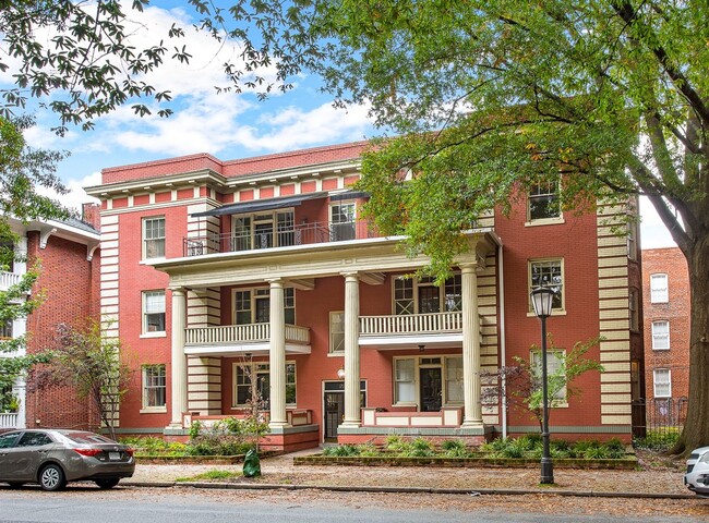 property at 2806 Monument Ave