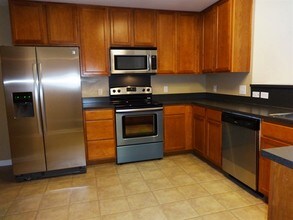 5015 Whitfield Ct in Summerville, SC - Foto de edificio - Building Photo