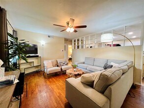 310 W 15th St in Irving, TX - Building Photo - Building Photo