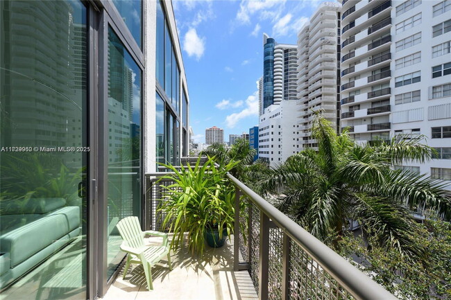 6000 Collins Ave in Miami Beach, FL - Building Photo - Building Photo