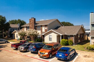 Windsor Place Townhomes in Plano, TX - Foto de edificio - Building Photo