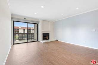 8600 Tuscany Ave in Los Angeles, CA - Building Photo - Building Photo