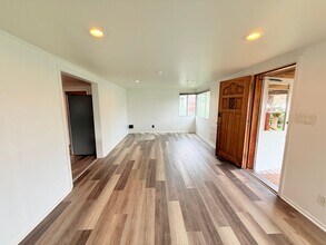 3239 39th Ave SW in Seattle, WA - Building Photo - Building Photo