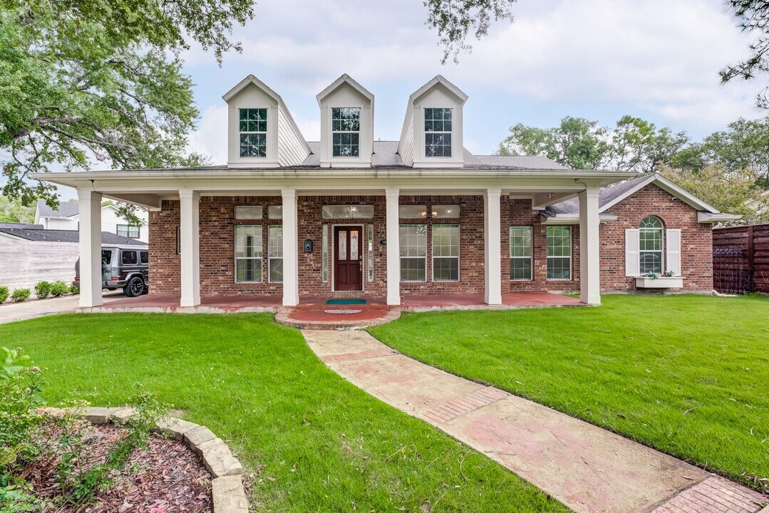 7906 Del Monte Dr in Houston, TX - Building Photo