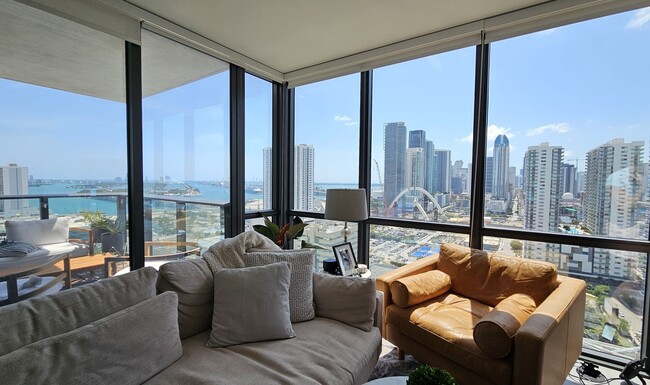 1600 NE 1st Ave in Miami, FL - Building Photo - Building Photo