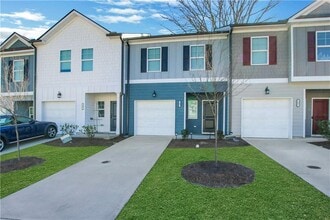 102 Jaxton St in Hoschton, GA - Foto de edificio - Building Photo