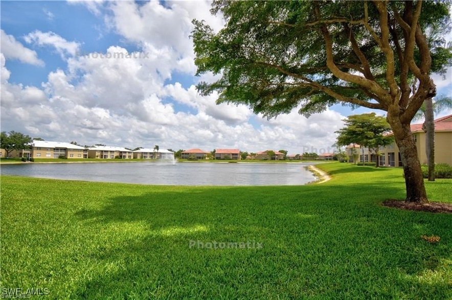 6770 Huntington Lakes Cir, Unit 201 in Naples, FL - Building Photo