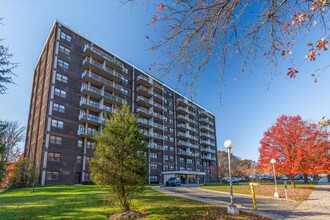 The Fountains in Staten Island, NY - Foto de edificio - Building Photo