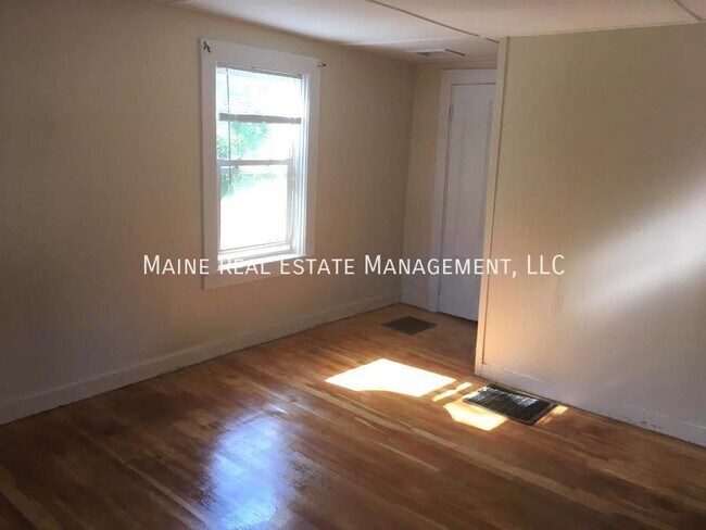 35a Coldbrook Rd in Hampden, ME - Building Photo - Building Photo